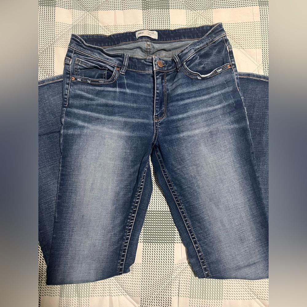 BKE Women’s Payton style jeans.